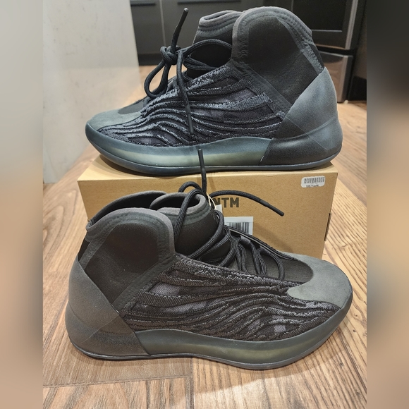 Adidas Yeezy QNTM Quantum Onyx/Triple Black size 10 BNWT never worn - Picture 4 of 15